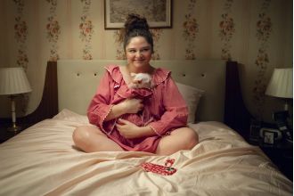 Netflix is adding 10 new episodes of comedy, ideal for fans of Bridget Jones.