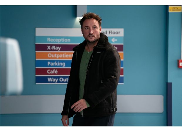 Fans of EastEnders predict a major character's death based on a mysterious hint.