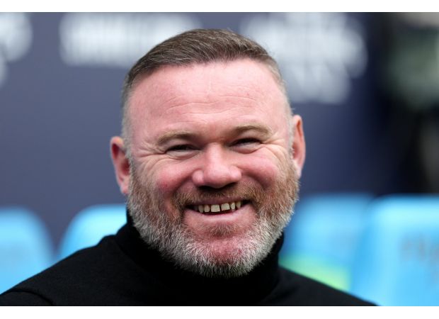 Wayne Rooney suggests Chelsea should focus on building their team around Thomas Tuchel, a star player.