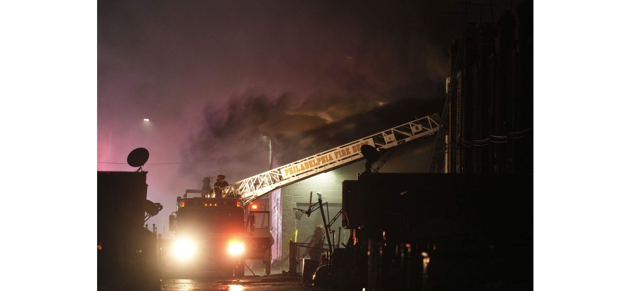A plane accident near mall causes fires in nearby houses.