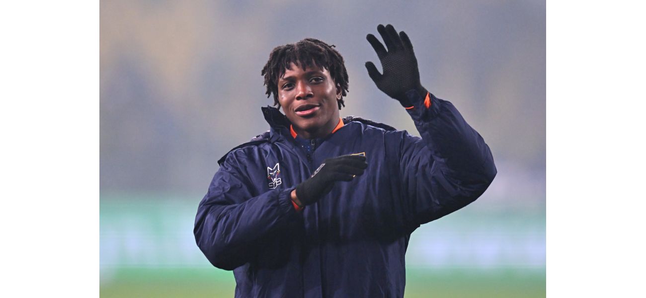 Patrick Dorgu bids farewell to Lecce supporters as he prepares to join Manchester United for a transfer fee of £29 million.
