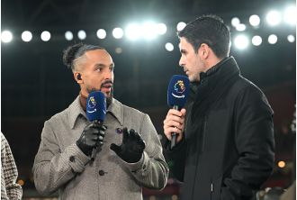 Theo Walcott would welcome Arsenal signing a transfer target from Chelsea.