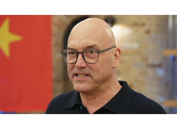 Wallace addresses angry consumers criticizing health-focused site.