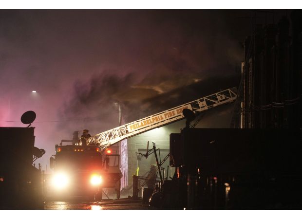 A plane accident near mall causes fires in nearby houses.