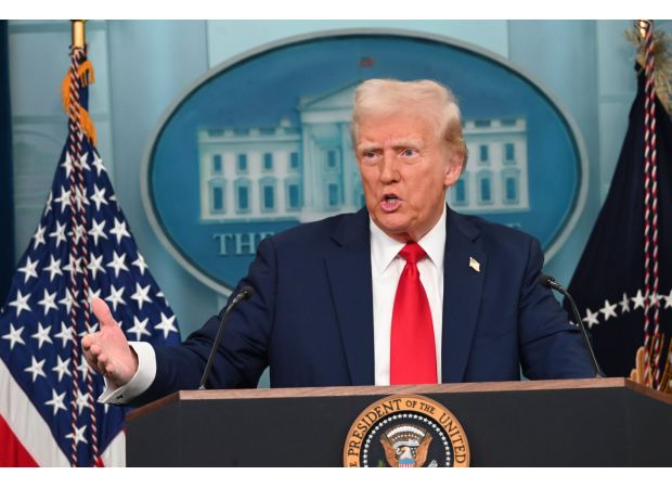 Trump uses every word to offend the victims of the plane crash.