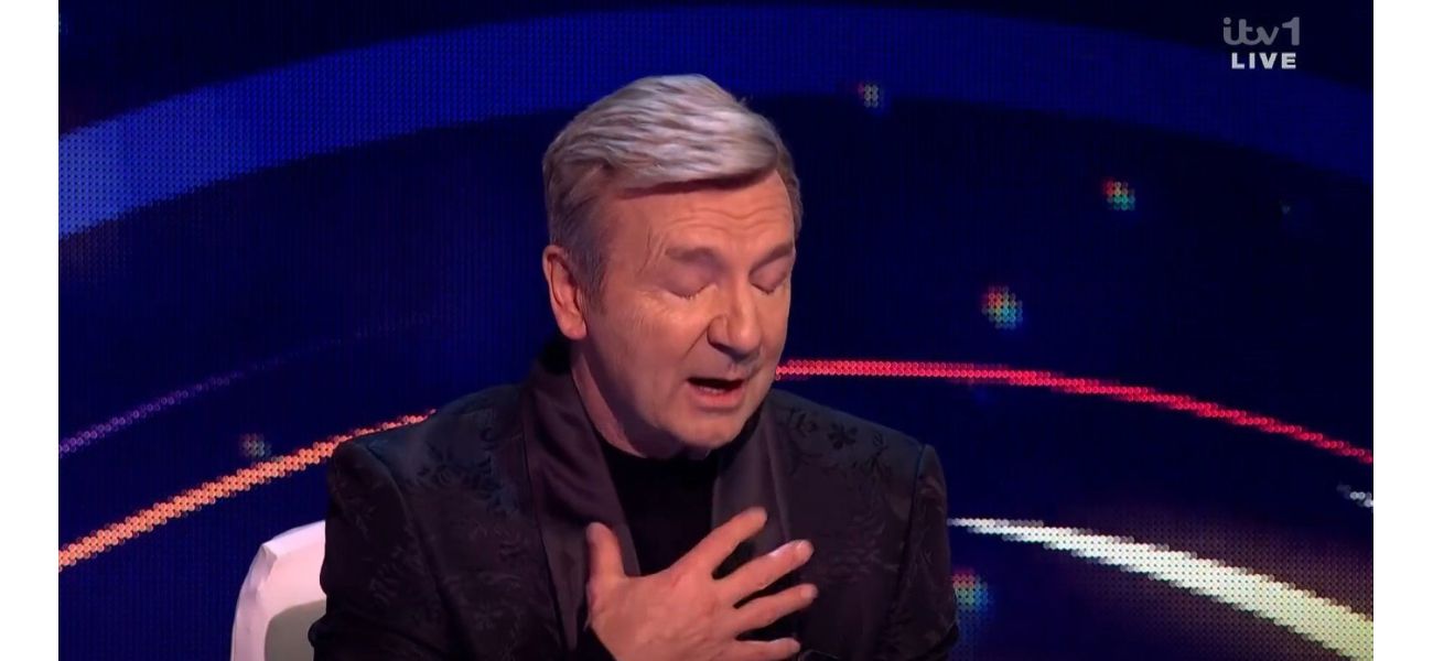 A judge on Dancing on Ice becomes emotional while paying tribute to skating stars who died in a plane crash.