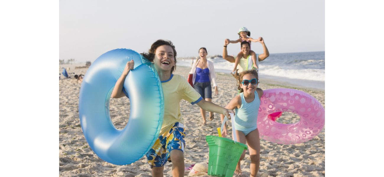 Discover the best warm destinations to visit during April for a sunny Easter vacation.
