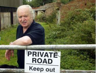Tony Martin, a farmer known for killing a teenage burglar, has passed away.