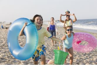 Discover the best warm destinations to visit during April for a sunny Easter vacation.