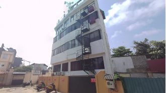 A British woman, 24, passes away from extreme vomiting at a Sri Lankan hostel.
