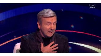 A judge on Dancing on Ice becomes emotional while paying tribute to skating stars who died in a plane crash.