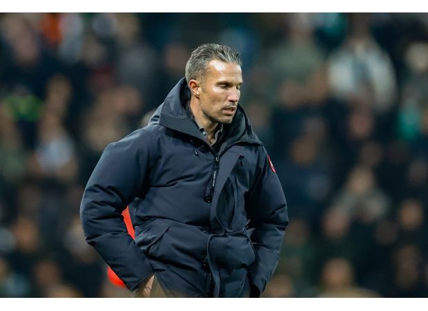 Football legend outraged at team's mistake of playing with 12 players, calls it a scandal.