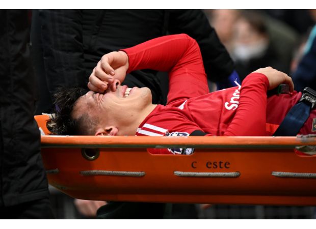 Man Utd defender Martinez taken off on stretcher with injury, causing concern.