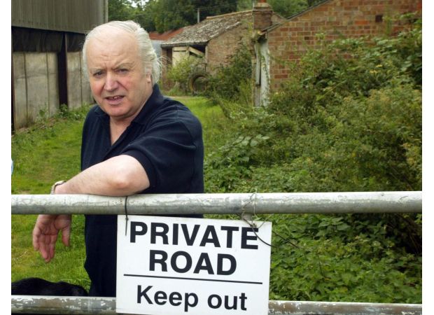 Tony Martin, a farmer known for killing a teenage burglar, has passed away.