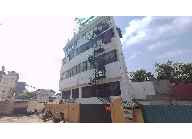 A British woman, 24, passes away from extreme vomiting at a Sri Lankan hostel.