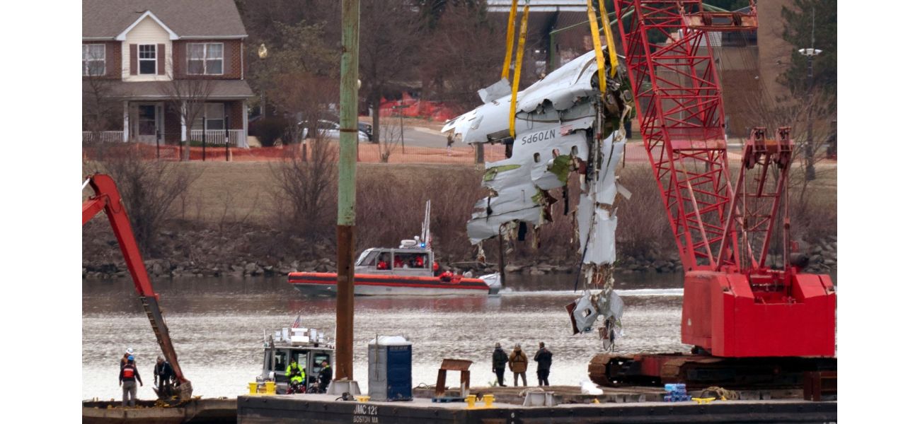A crane lifted the crashed American Airlines plane from the river.