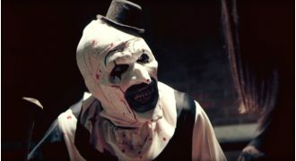 Filmmaker criticized for not incorporating political themes into violent horror series.
