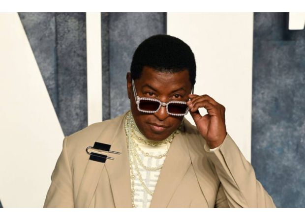 People online criticize Grammys interviewers for disrespecting Babyface and gushing over a new artist.