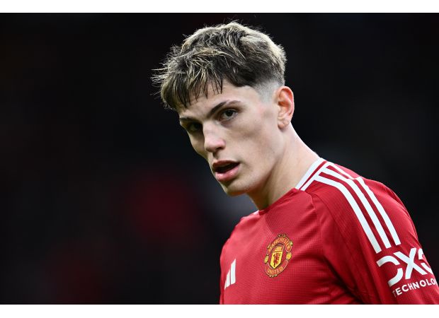 Napoli say Manchester United overpaid for £29m transfer of Alejandro Garnacho and question fairness of request.