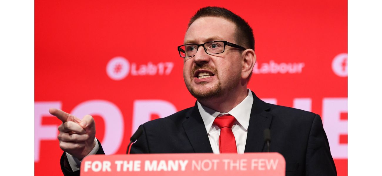 Labour minister fired for expressing desire for elderly person's death in leaked messages.