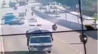 Check out this crazy video: Chaos on Delhi-Meerut Expressway due to wrong-side driving!