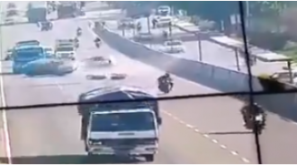 Check out this crazy video: Chaos on Delhi-Meerut Expressway due to wrong-side driving!