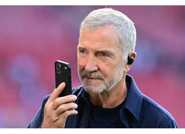 Former footballer Graeme Souness advises an Arsenal player to control his behavior.