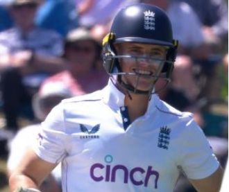 England has brought in Tom Banton to replace injured player Jacob Bethell.