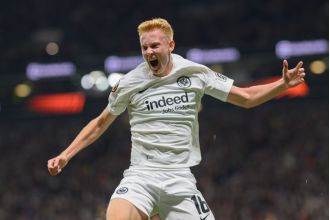 Top English football teams, Arsenal, Manchester United, and Liverpool, are all interested in signing a 20-year-old player from Sweden.