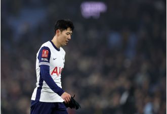 Shearer criticizes Tottenham player for not showing enough determination during FA Cup loss.