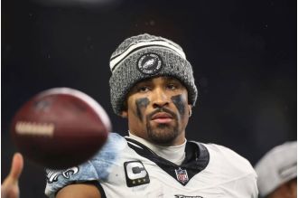 Eagles and Hurts ignore Trump, while Mahomes and others react differently.