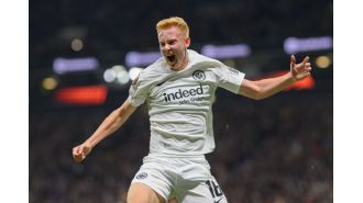 Top English football teams, Arsenal, Manchester United, and Liverpool, are all interested in signing a 20-year-old player from Sweden.