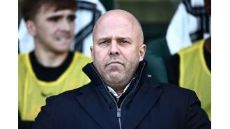 Manager Arne Slot criticized for his Liverpool lineup choices following unexpected loss in FA Cup.