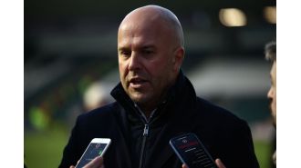 Man Utd's 'long ball' tactics likened to Plymouth by Arne Slot following FA Cup loss.