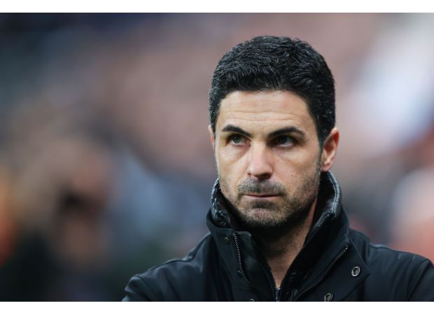 Despite interest from top clubs, Arsenal did not receive any offers for their unwanted player.