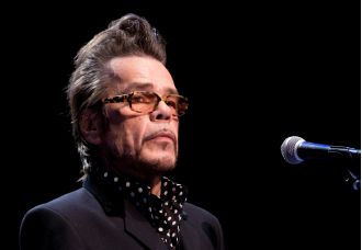 Iconic 70s lead singer announces terminal cancer and asks for support from followers