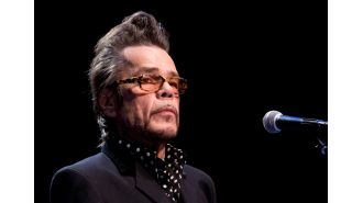 Iconic 70s lead singer announces terminal cancer and asks for support from followers