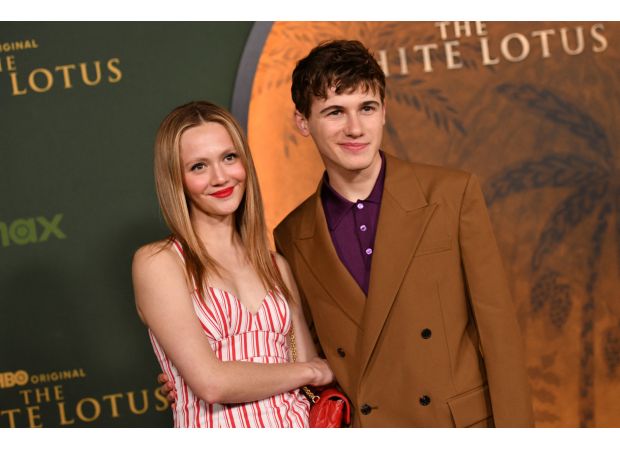 Iris Apatow looks just like her famous mom as she supports her boyfriend, a star on White Lotus.