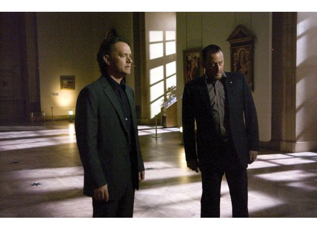 Tom Hanks somehow ended up pantless in front of the Mona Lisa.