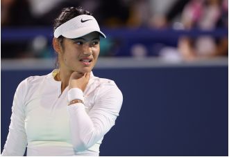 Ex-coach of Serena Williams offers aid to Emma Raducanu during recent slump.