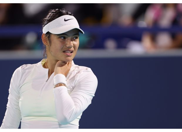 Ex-coach of Serena Williams offers aid to Emma Raducanu during recent slump.