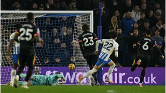 Carragher calls out three Chelsea players for failing to stop Mitoma's goal against Brighton.