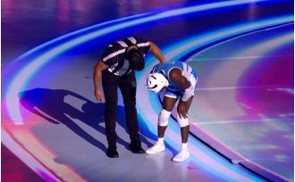 Fans of Gladiators criticize contestant for continuing to compete despite suffering a severe injury.