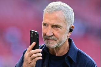 Souness criticizes Arsenal player in harsh manner.