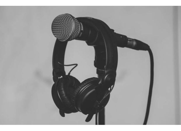 Rapper and actor Gene Allen, known as Groove B. Chill, passed away at the age of 62.