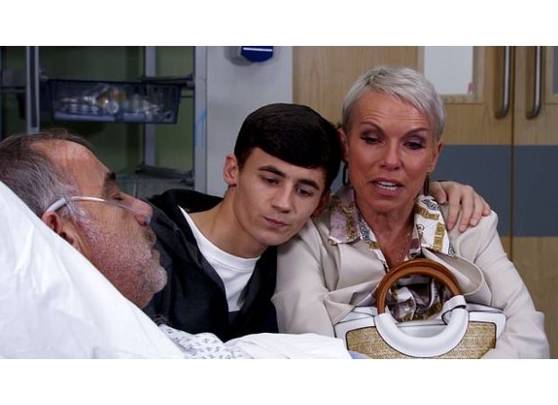 Surgery aftermath brings bad news for Kevin in new Coronation Street video.