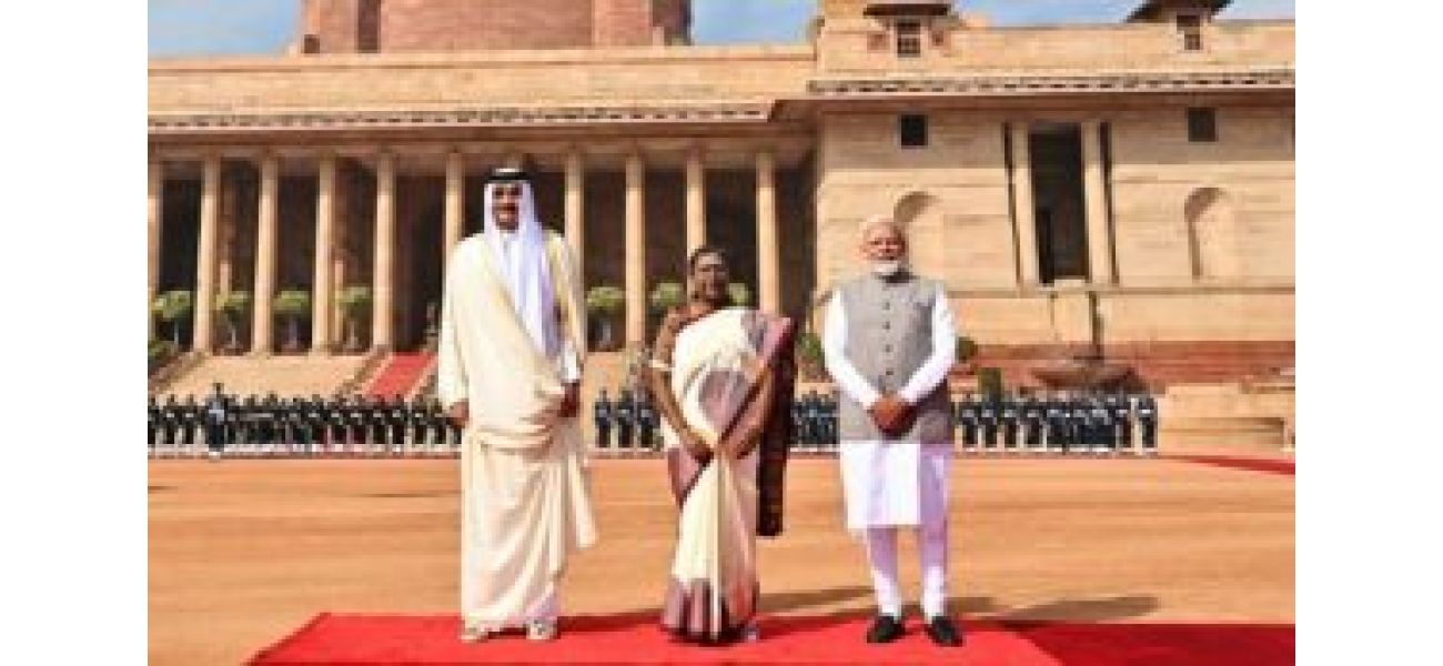 The Emir of Qatar received a ceremonial welcome at Rashtrapati Bhavan as a sign of honor.