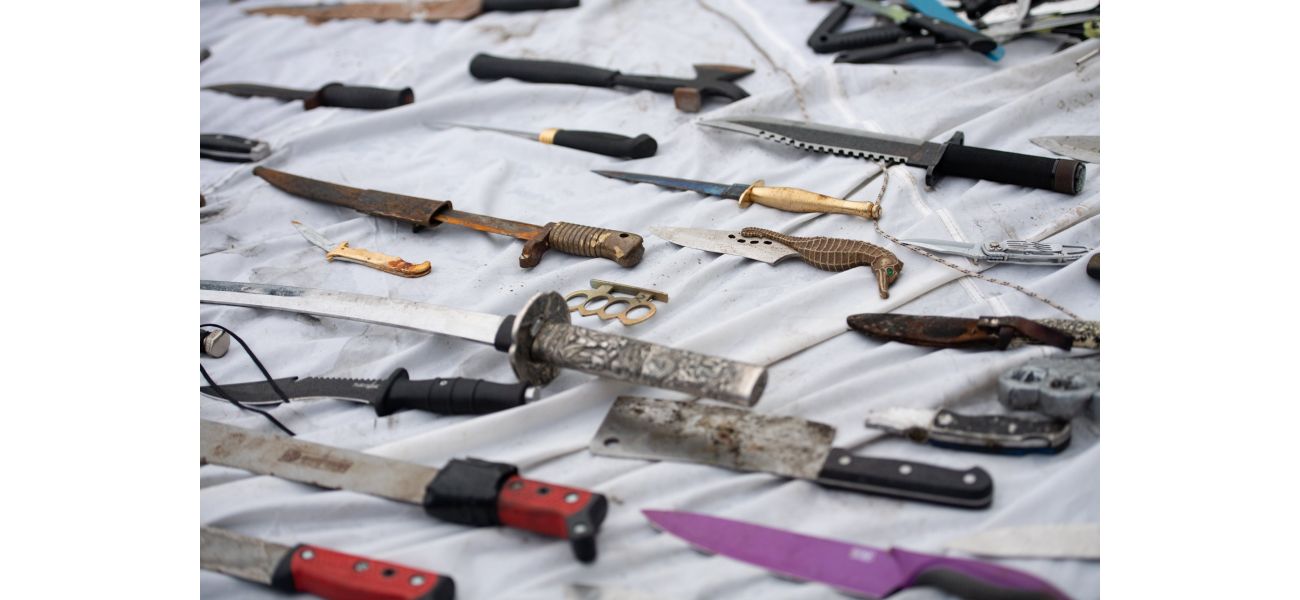New crackdown requires online stores to alert police about large knife purchases.