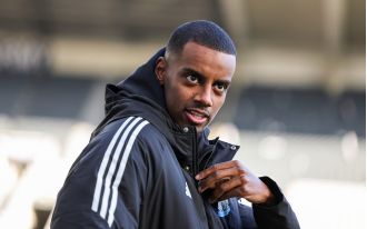 Newcastle has set a fresh price for the potential transfers of Alexander Isak to Arsenal and Chelsea.