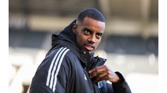 Newcastle has set a fresh price for the potential transfers of Alexander Isak to Arsenal and Chelsea.